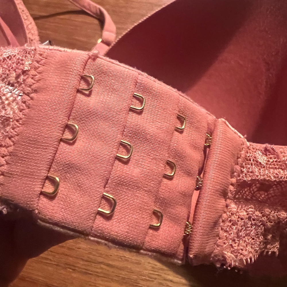 Victoria’s Secret 38D pink plunge bra - Picture 5 of 8